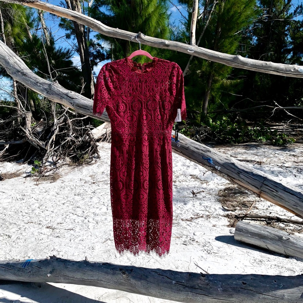 Lulus Burgundy Lace Mock Neck Short Sleeve Sheath Dress Women Size Medium-NWT